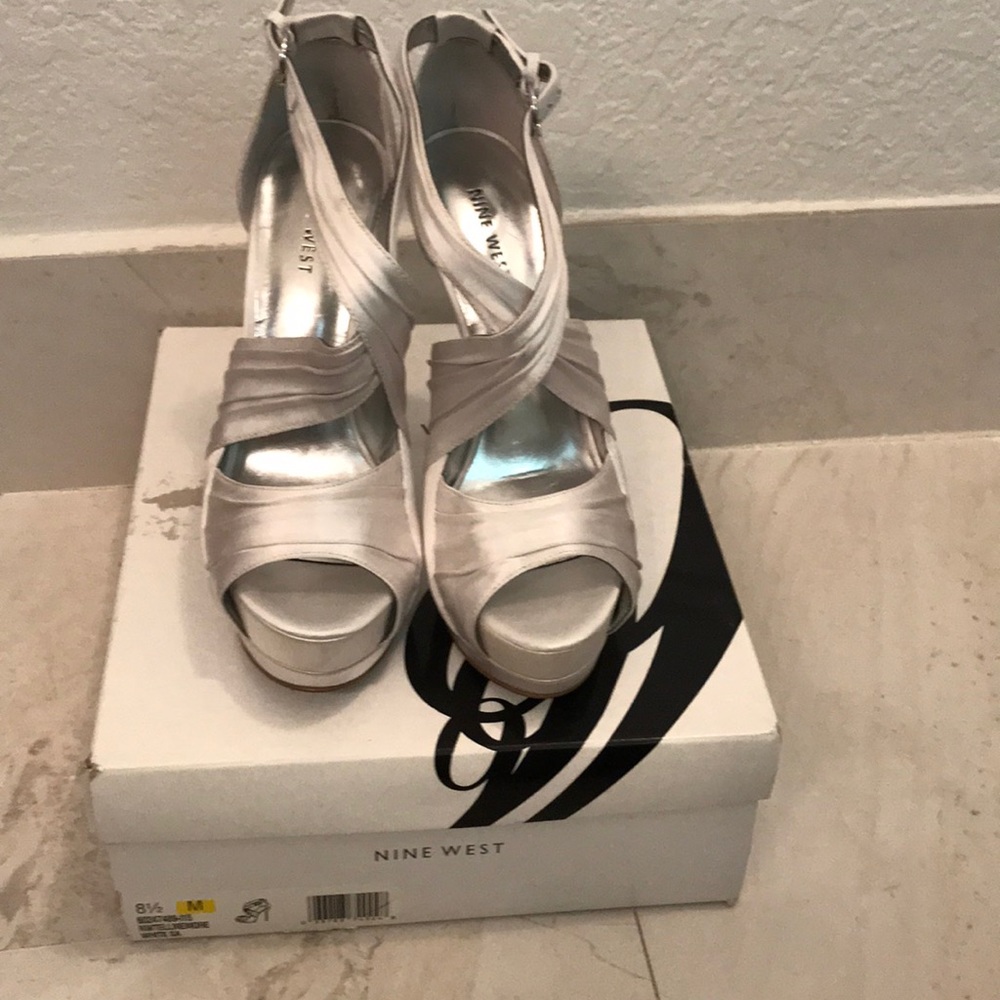 Nine West beautiful white/grey/silver high heels